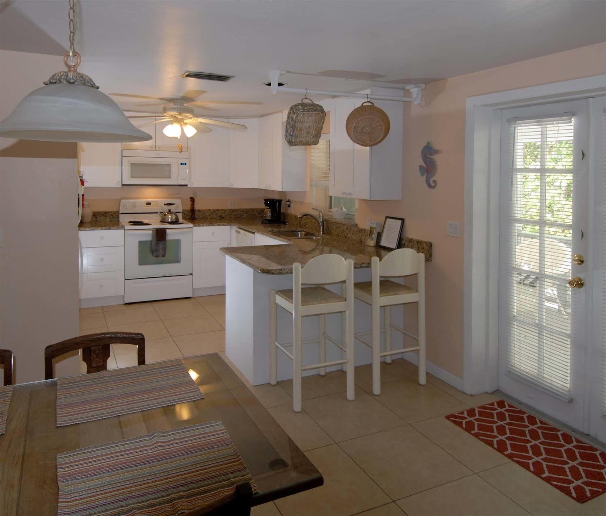 סאניבל Seahorse Cottages - Adults Only מראה חיצוני תמונה