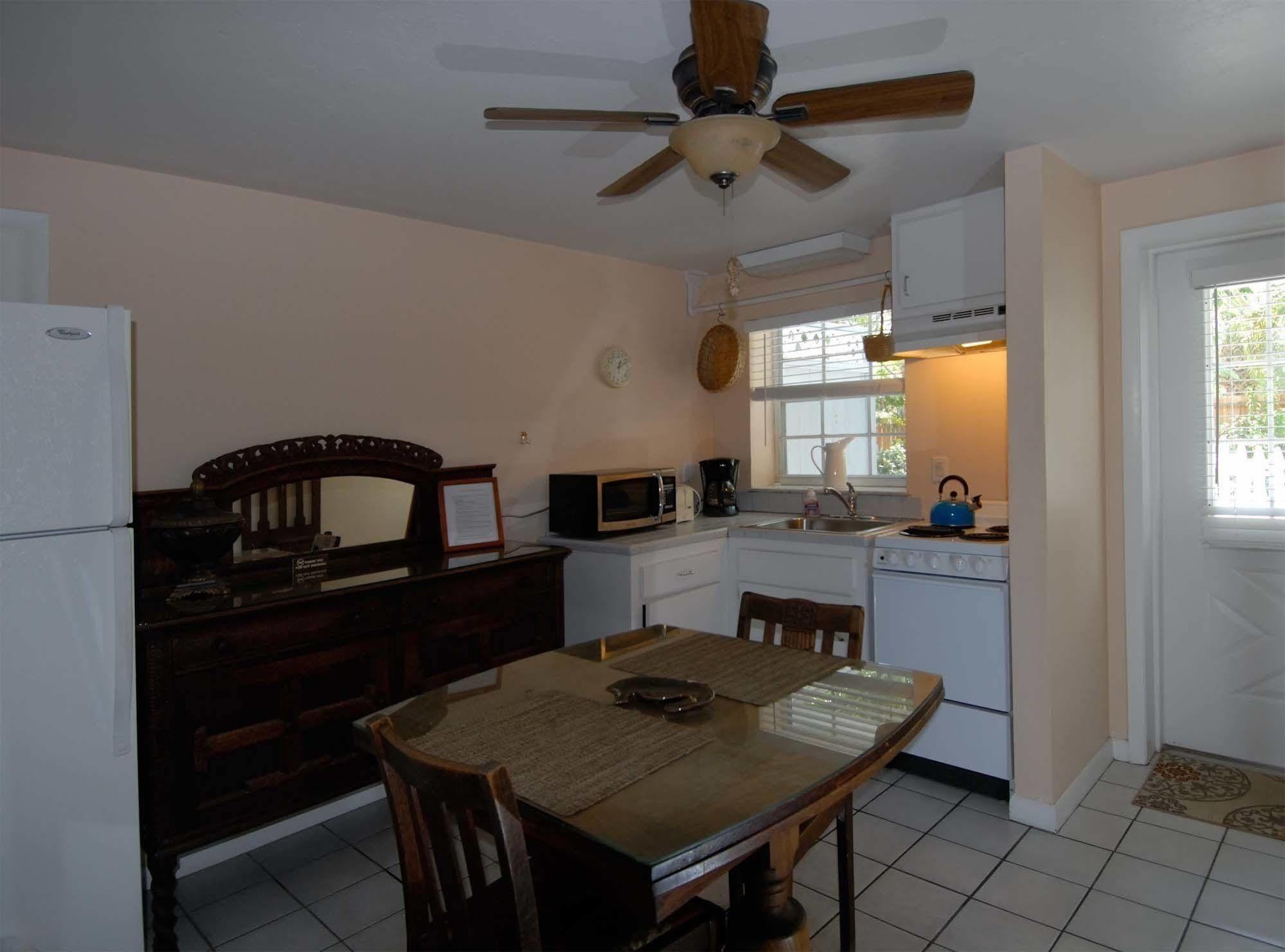 סאניבל Seahorse Cottages - Adults Only מראה חיצוני תמונה